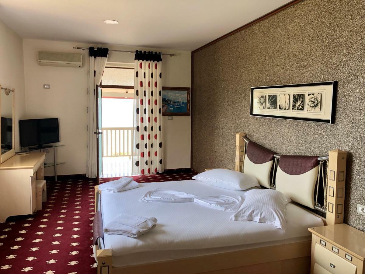 Queen Vasilika Hotel Dhërmi Екстериор снимка