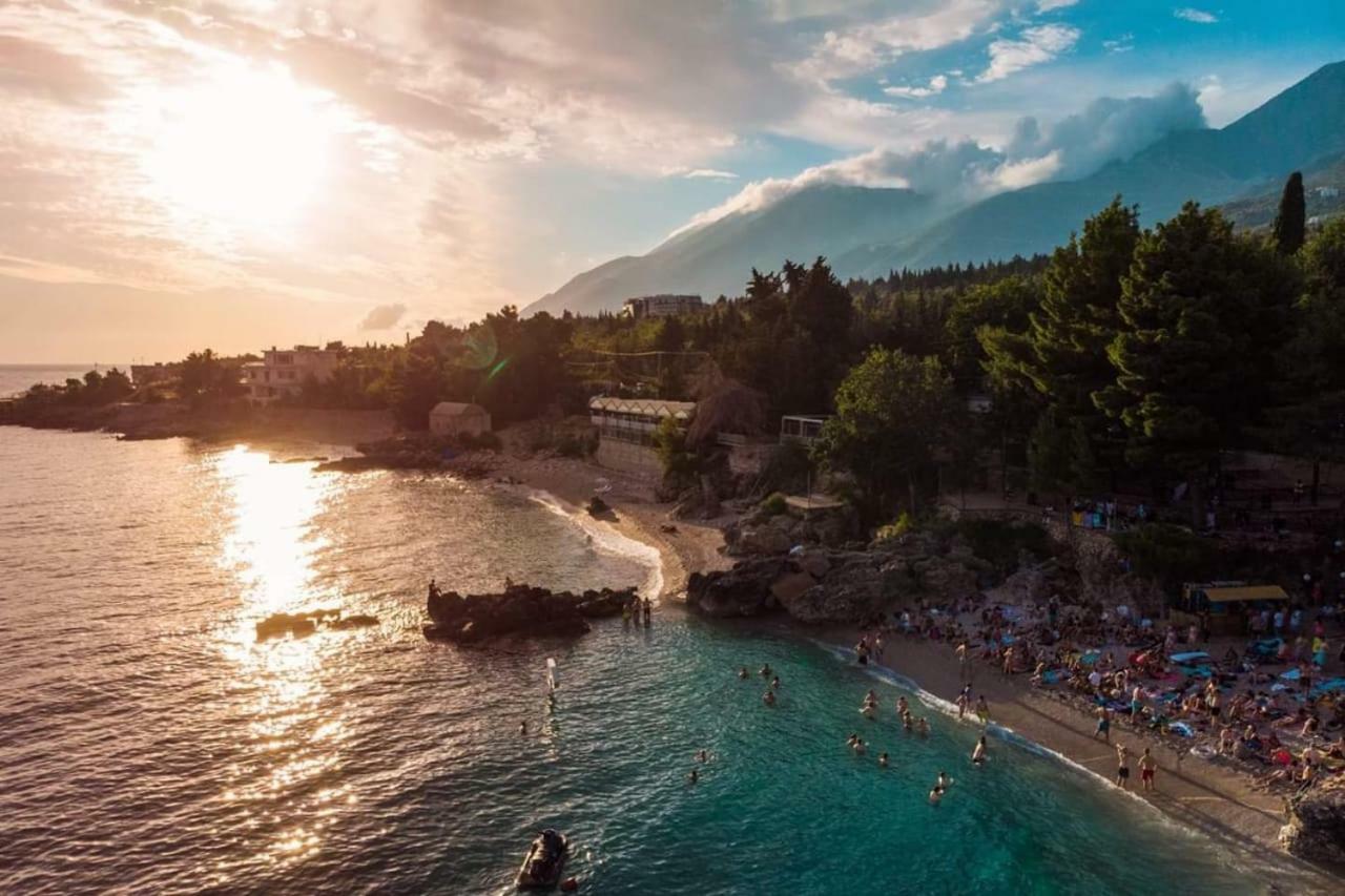Queen Vasilika Hotel Dhërmi Екстериор снимка