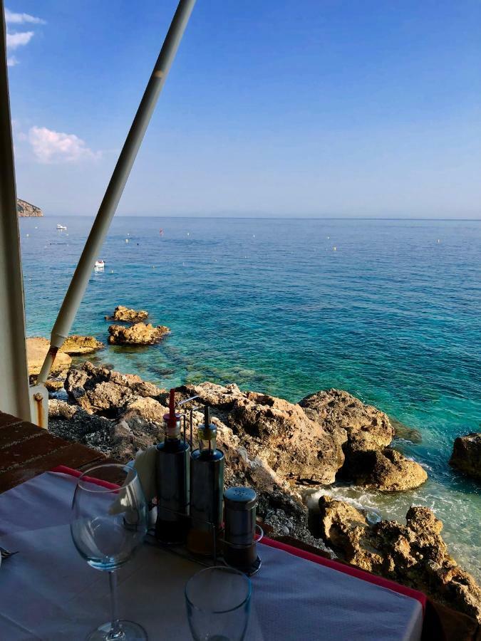 Queen Vasilika Hotel Dhërmi Екстериор снимка