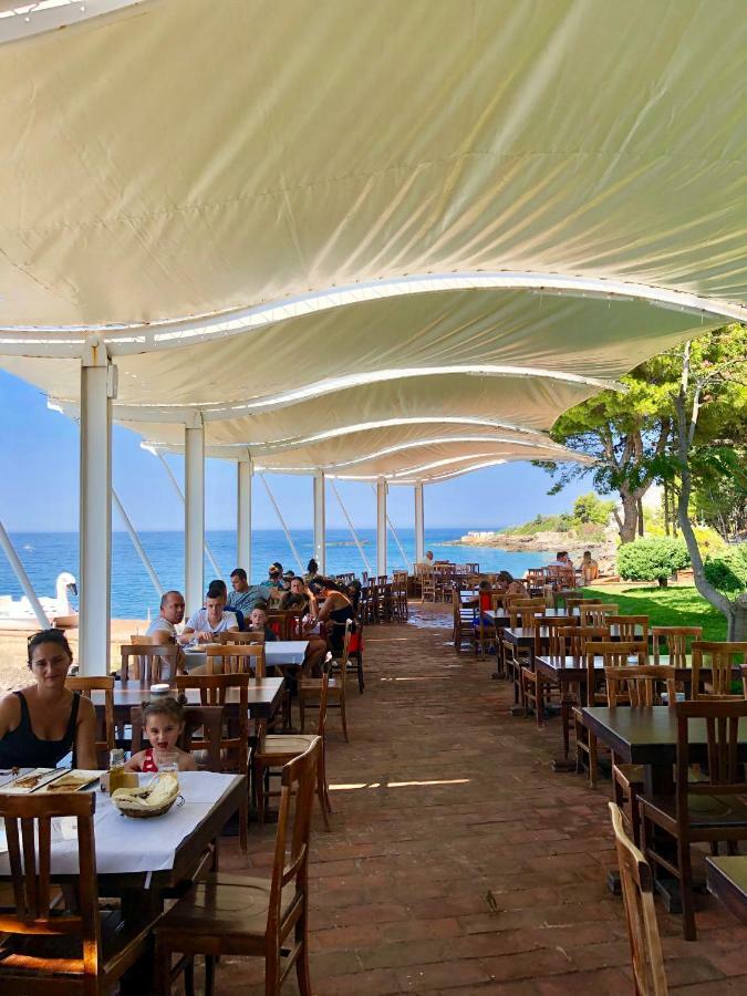 Queen Vasilika Hotel Dhërmi Екстериор снимка